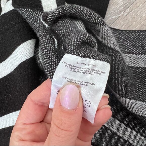 Anthropologie moth vertical stripe v neck sweater black‎ & white womens size XS - Picture 8 of 8